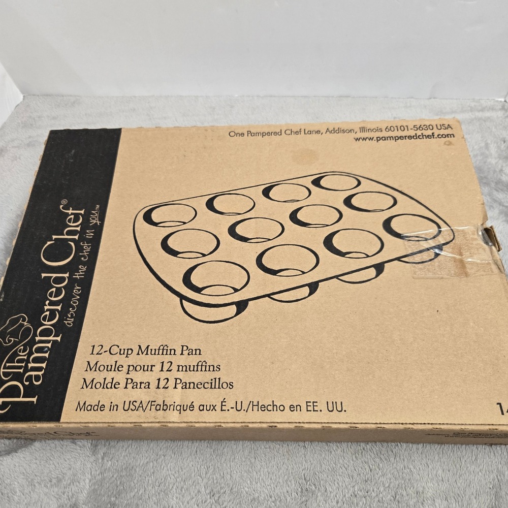 Pampered Chef 12-Cup Muffin Pan Stoneware 1465 Made in USA New in Box